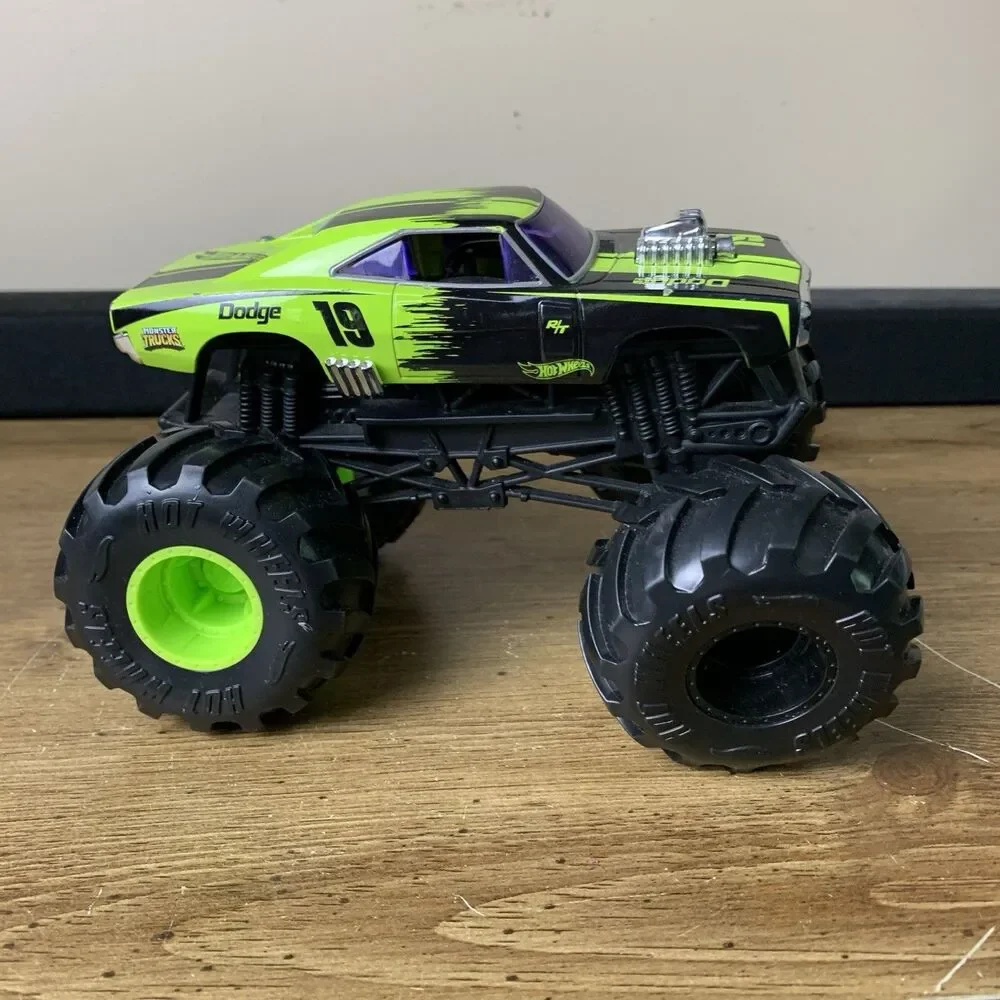 Hot Wheels Monster Jam Dodge Charger Truck 1:24 Die Cast Metal 2016
